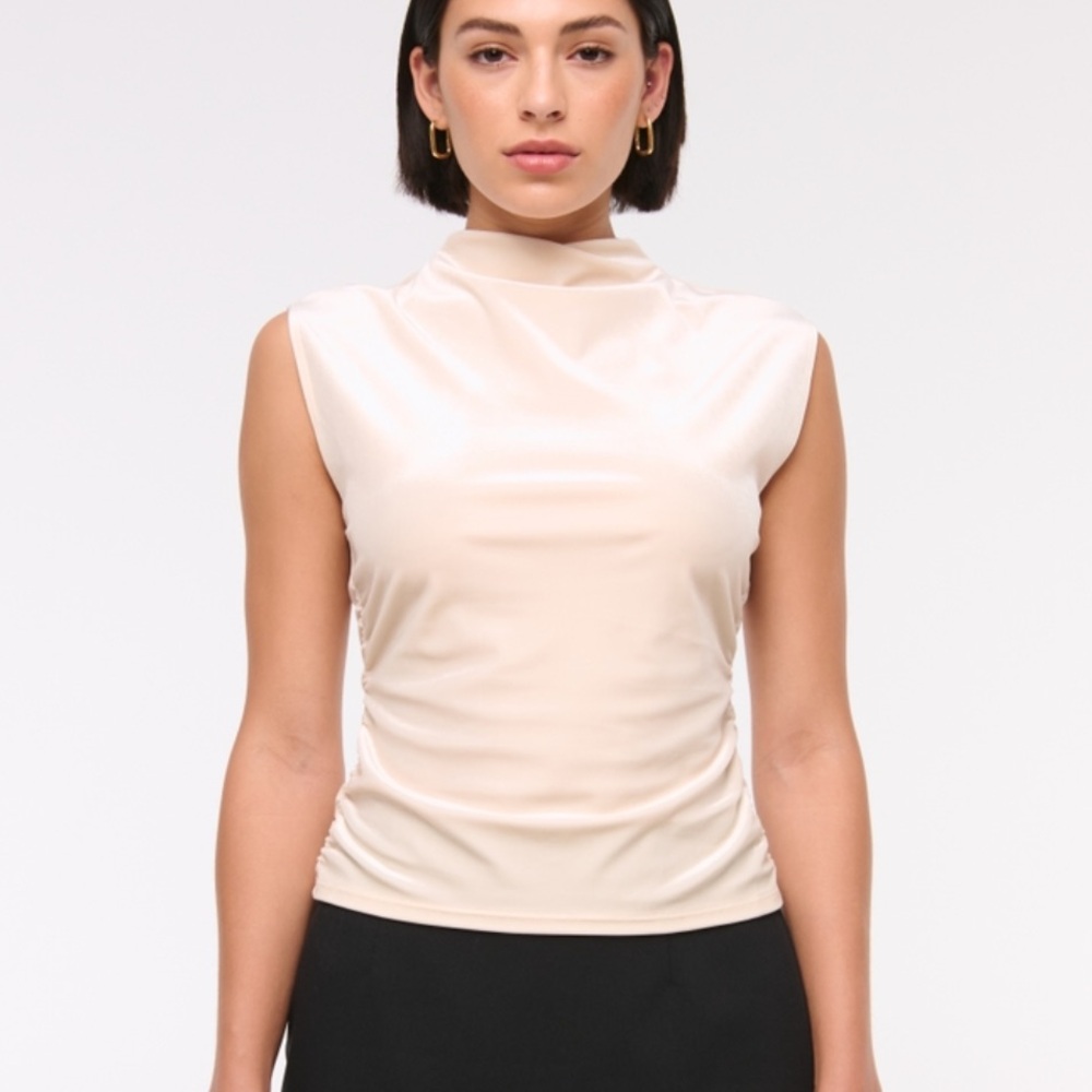 NWT XS Abercrombie & Fitch Cream Velvet Paloma Top
